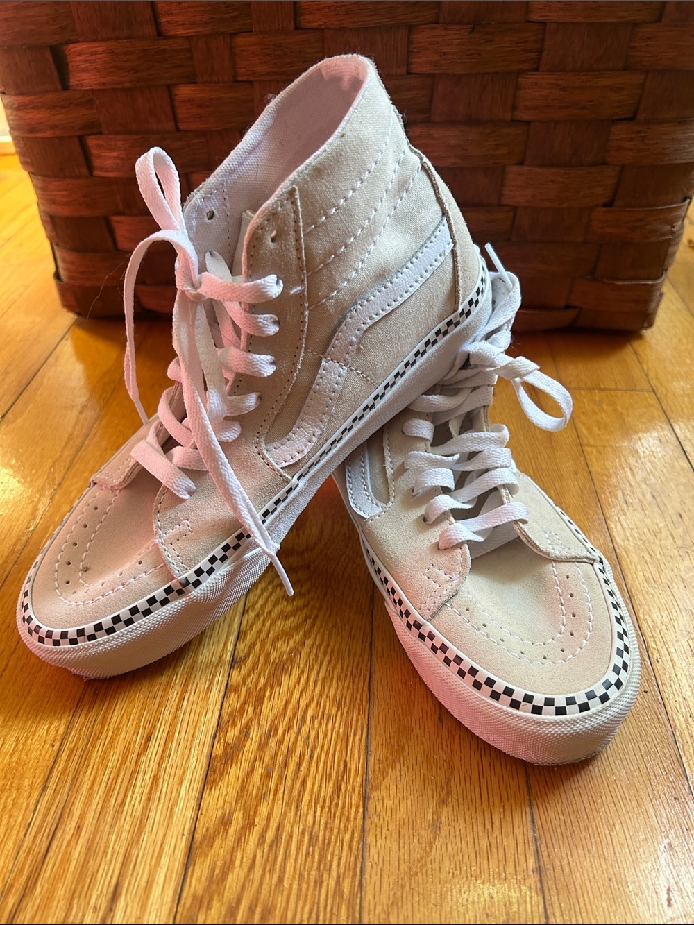 VANS Sk8-Hi Suede checkered trim women 7, men 5.5